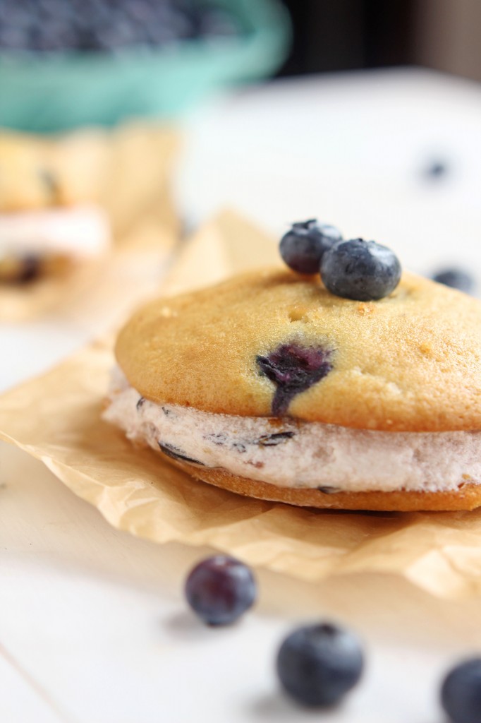 Blueberry Whoopie Pies 
