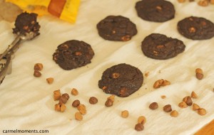Dark Chocolate Peanut Butter Cookies | carmelmoments.com