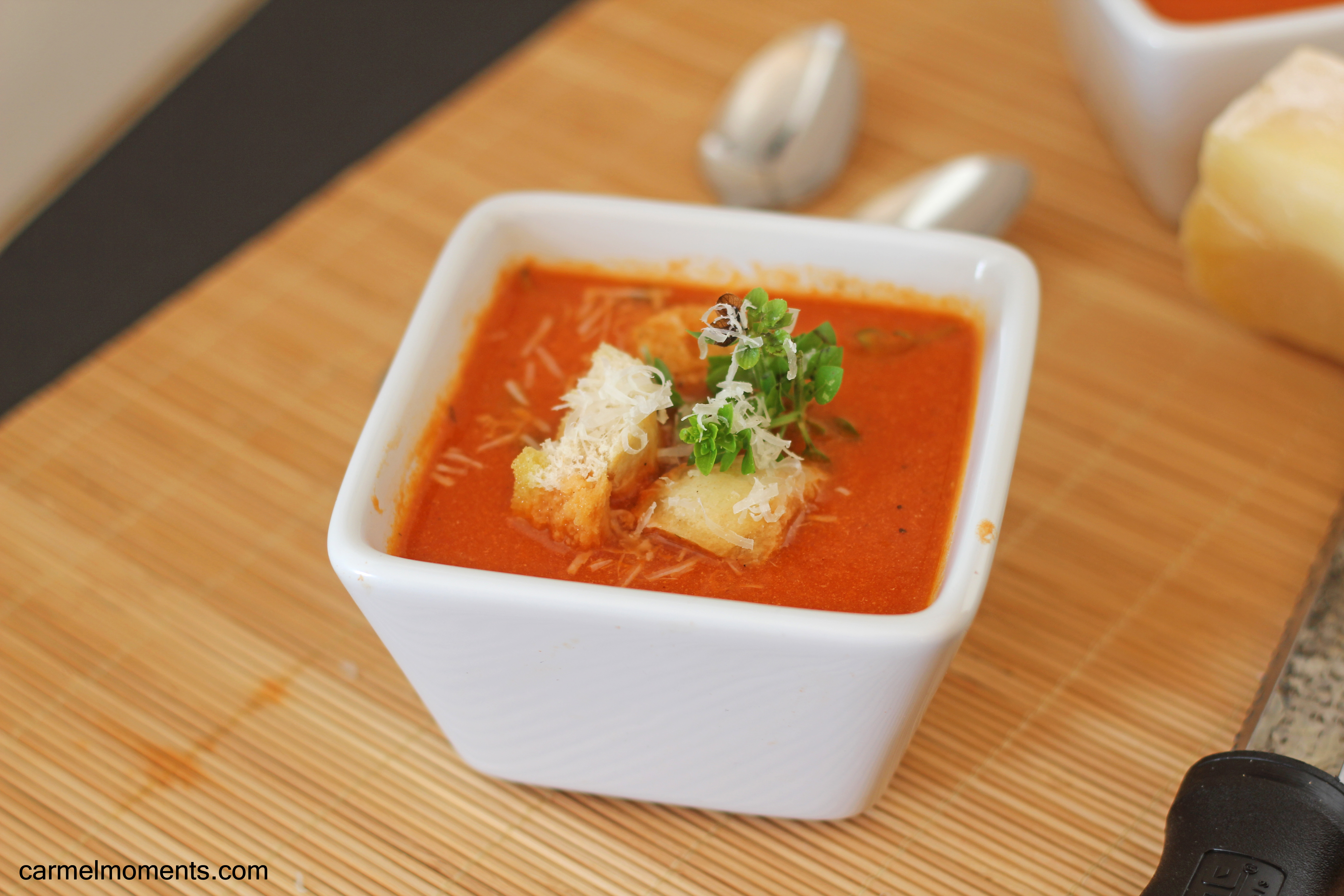 Fresh Tomato Basil Soup | carmelmoments.com