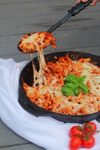 Cheesy skillet pasta | carmelmoments.com