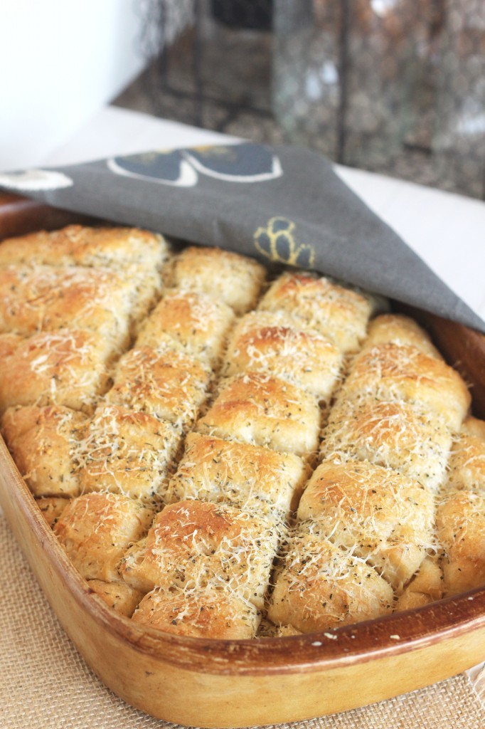 Italian Herb Oatmeal Pan Bread | Carmel Moments - A easy pan bread that bakes up beautifully flavored with Parmesan cheese and Italian herbs.
