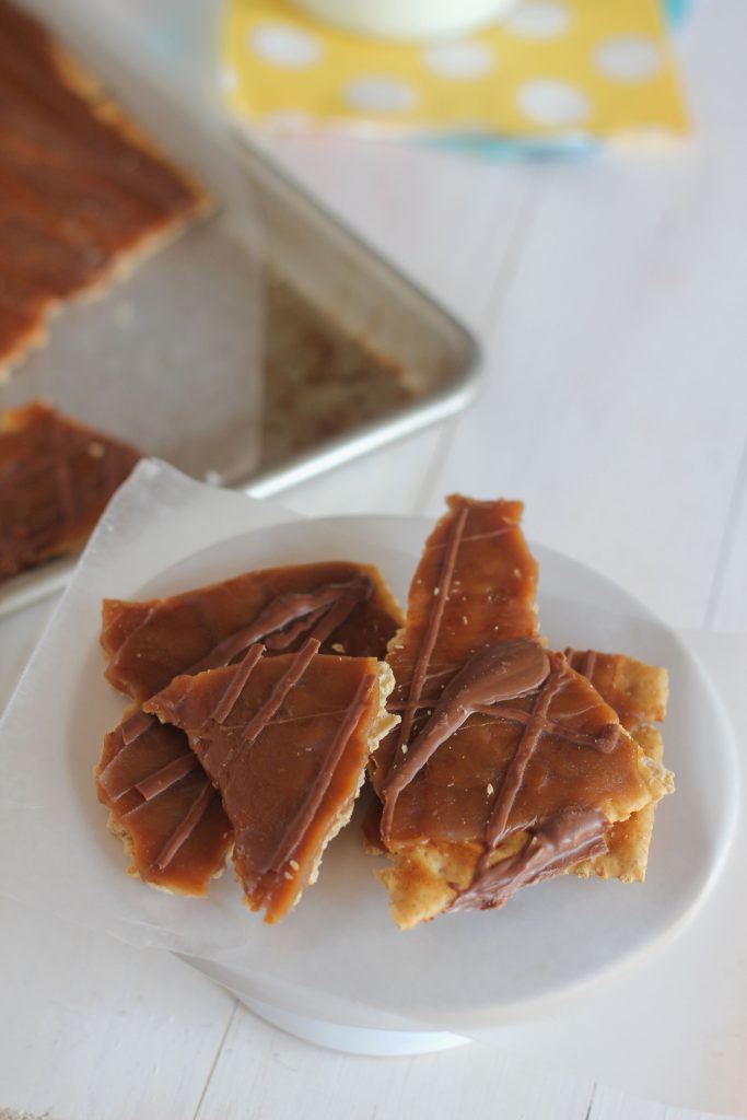 Chocolate Caramel Cracker Candy- Saltine crackers with caramel and chocolate for a sweet treat that's perfect for gifts and snack. #gift #snack #crackercandy  #candy #caramel #chocolate