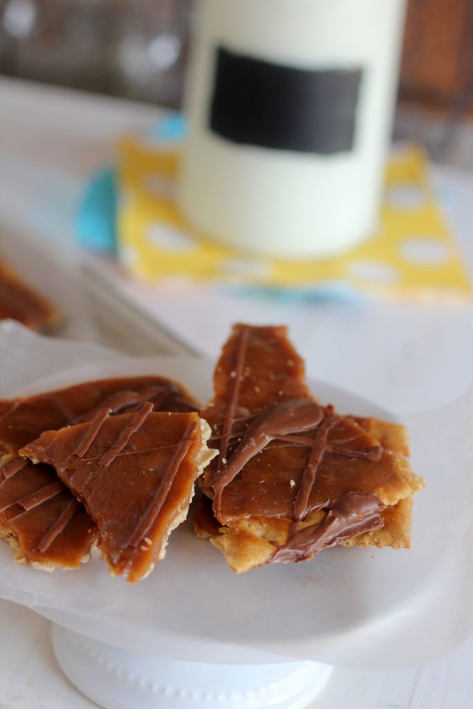 Chocolate Caramel Cracker Candy- Saltine crackers with caramel and chocolate for a sweet treat that's perfect for gifts and snack. #gift #snack #crackercandy  #candy #caramel #chocolate