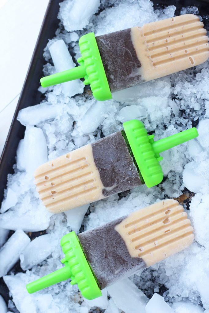 Banana Chocolate Popsicles - Homemade fudgsicles made with milk, Greek yogurt and cocoa for a healthy DIY summer treat!