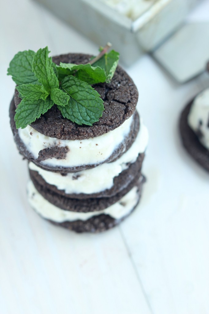 Fresh Mint Cookies and Cream Ice Cream Sandwiches | Carmel Moments