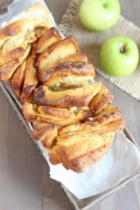 Apple cinnamon pull apart bread. Fall inspired loaf made with fresh apples, cinnamon and homemade dough makes serving bread so fun. Pull apart layers topped with cinnamon crunch.
