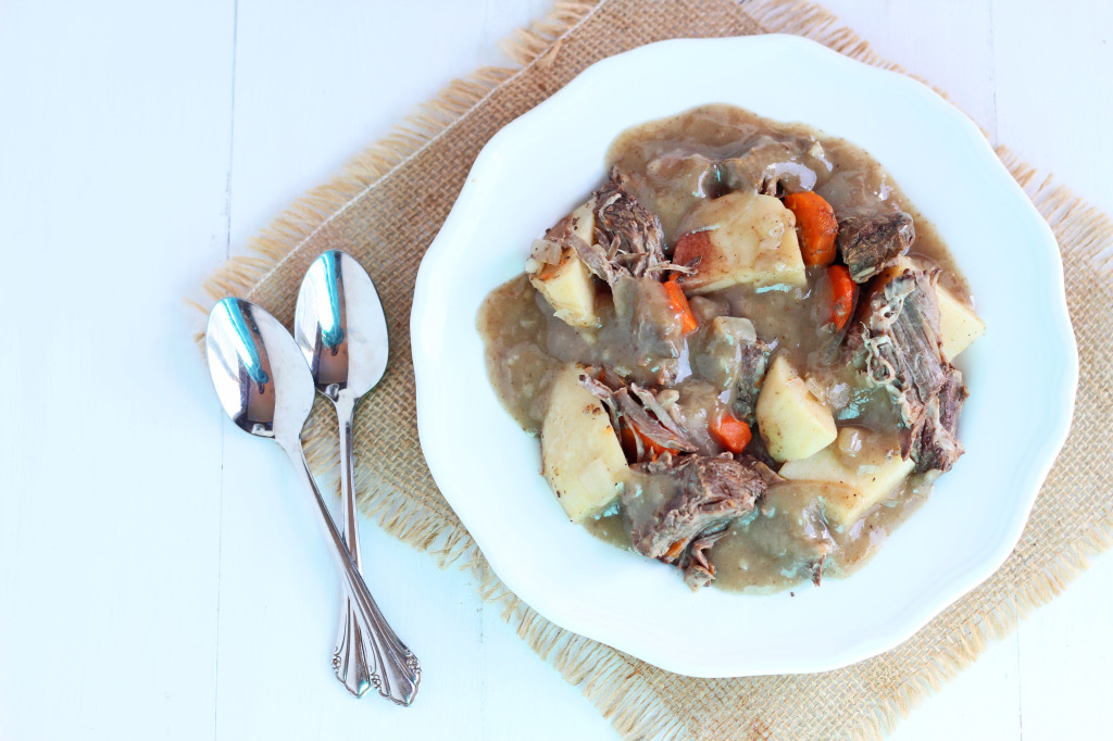 Apple Cider Beef Stew -- easy slow cooker meal combines the flavors of apple with classic beef stew.| gatherforbread.com