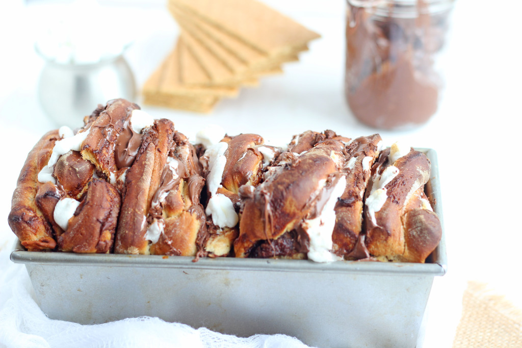 Pull Apart Nutella Smores Bread -- Sweet bread stuffed with marshmallows and Nutella, perfect for every party | gatherforbread.com