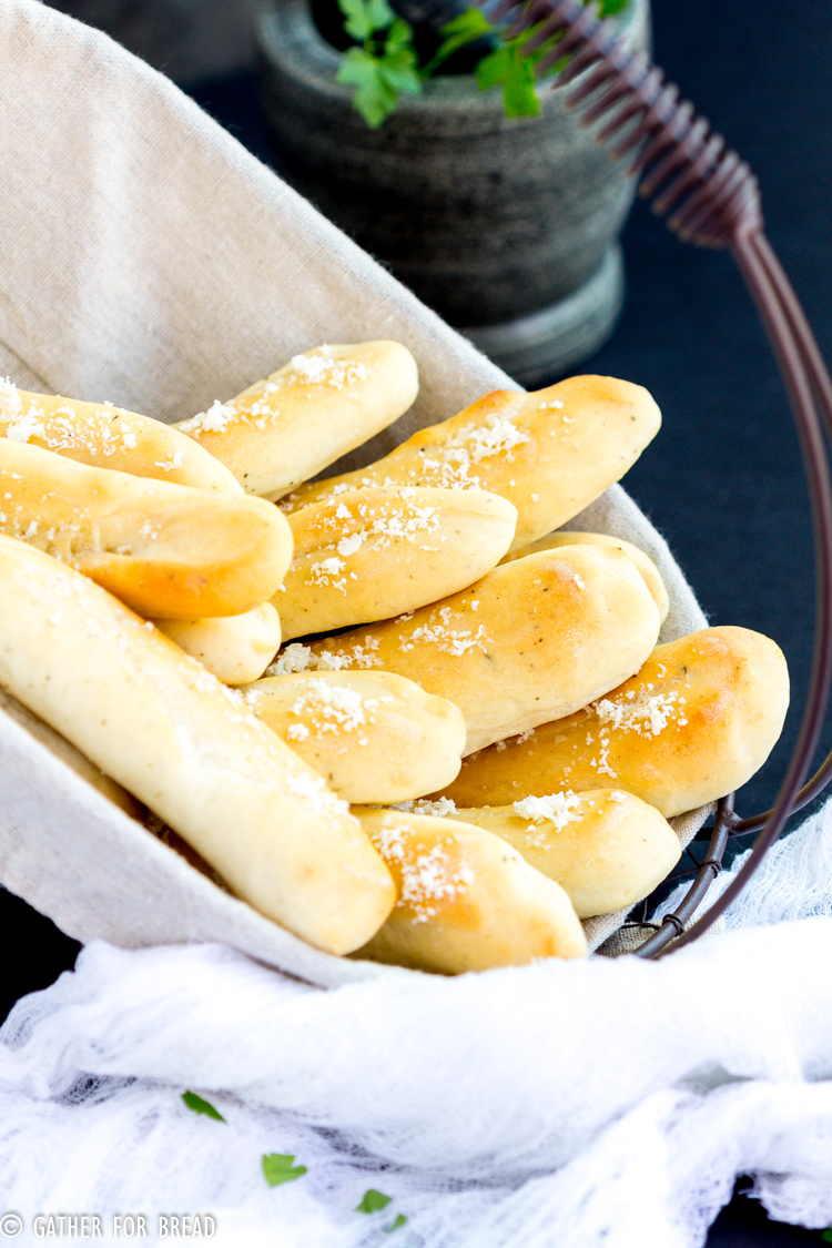 Soft Italian Breadsticks – These soft homemade bread sticks are SO easy to make . Topped with a cheese and herb mixture, the perfect addition to the bread basket at the dinner table. Bake up in 20 minutes,