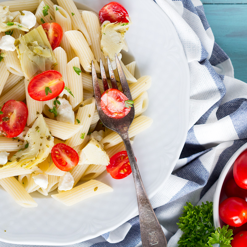5 Ingredient Penne Pasta Salad - Easy penne pasta salad recipe, ready in 20 minutes. Perfect summer side dish. Combine artichokes, tomatoes, feta and pasta