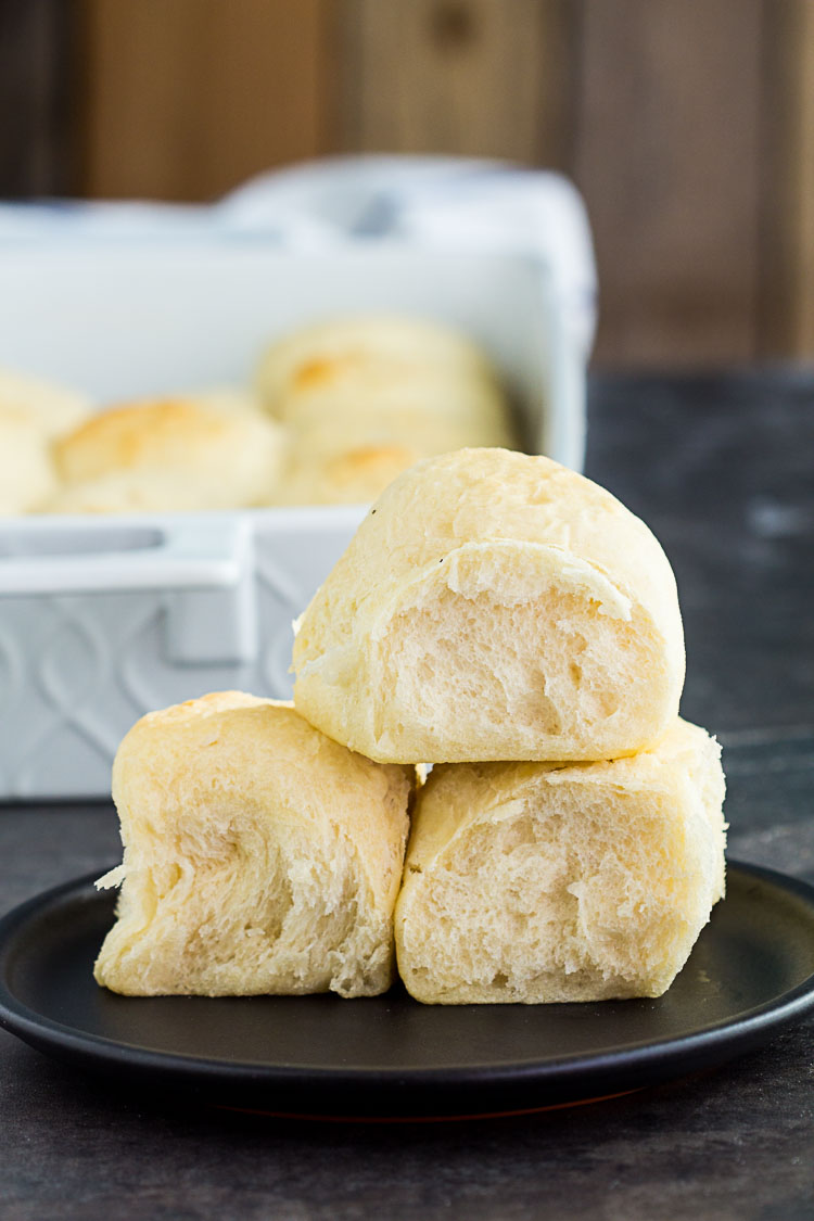1 Hour Dinner Rolls - Easy homemade soft dinner rolls made in 1 hour. Made from scratch and perfect for the holidays.
