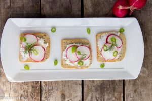 Radish Goat Cheese Sandwich Bites - Simple sandwich bites with fresh goat cheese, radish slices and dill for fresh spring appetizer. Perfect for Mother's Day brunch, tea parties, and any spring gathering.