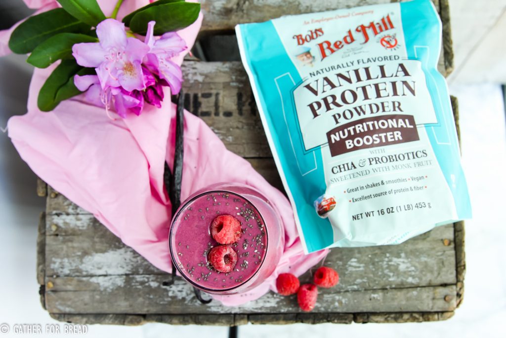 Raspberry Vanilla Protein Smoothie - Make this healthy easy fruit breakfast smoothie. Made with berry, banana and vanilla. Without yogurt, packed with nutrition.
