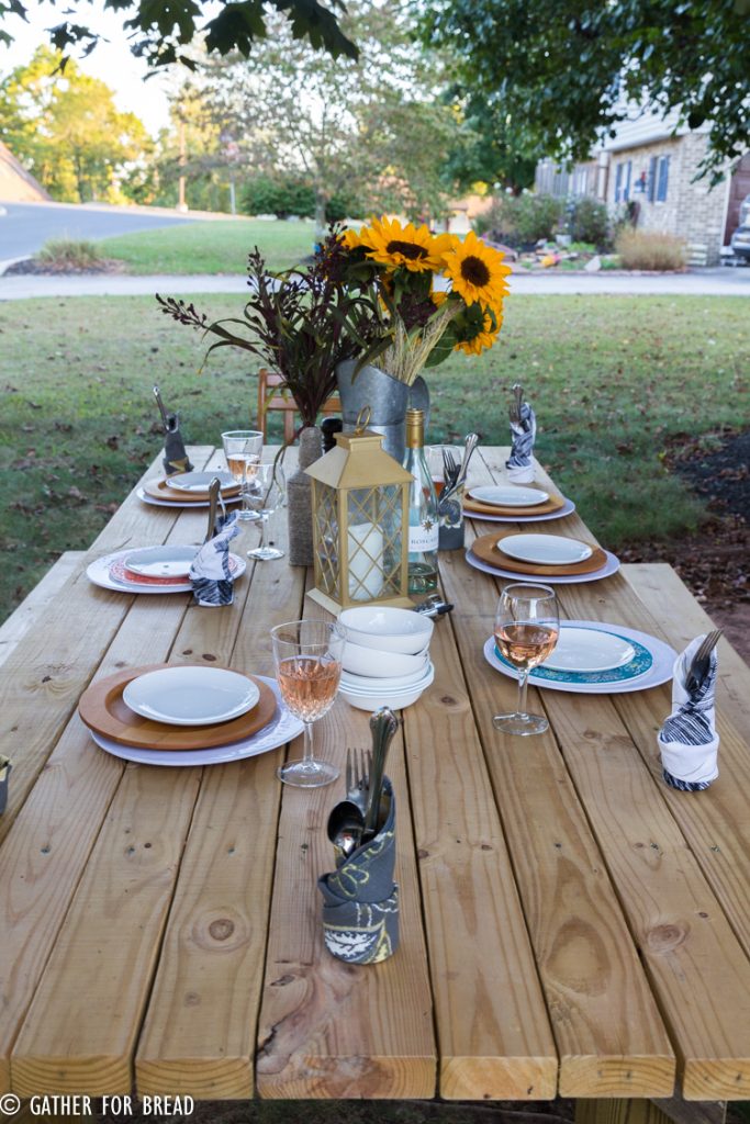 Fall Harvest Gathering- Planning a  dinner party for autumn with ideas for recipes, free invite printables, tablescape decor and more. Hosting friends at the table with fall's harvest. #printable #fall #harvest #gathering #gather #partyideas